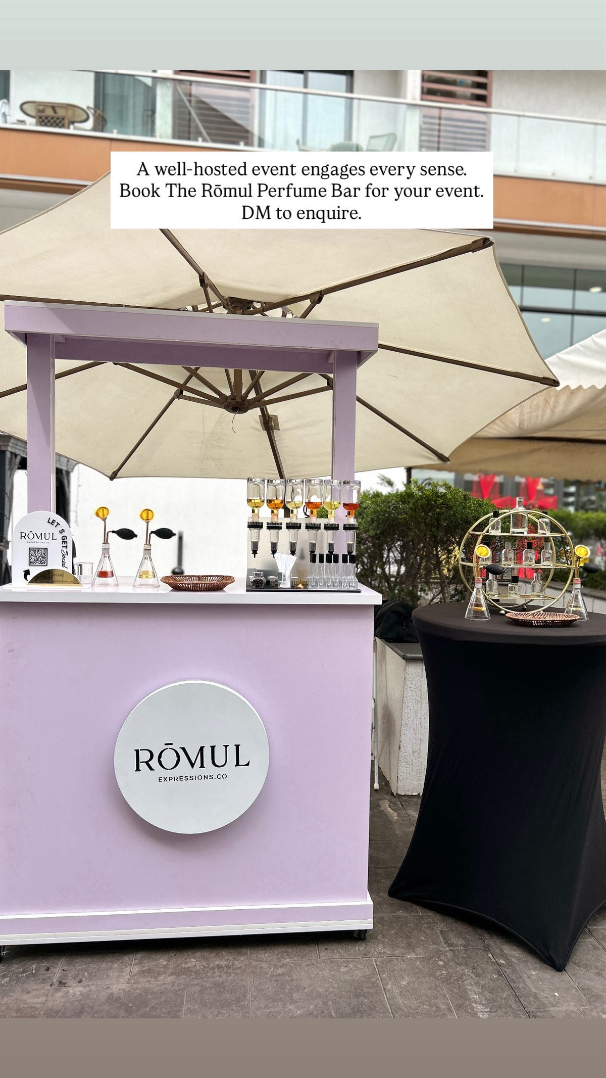 Rōmul pop-up stand